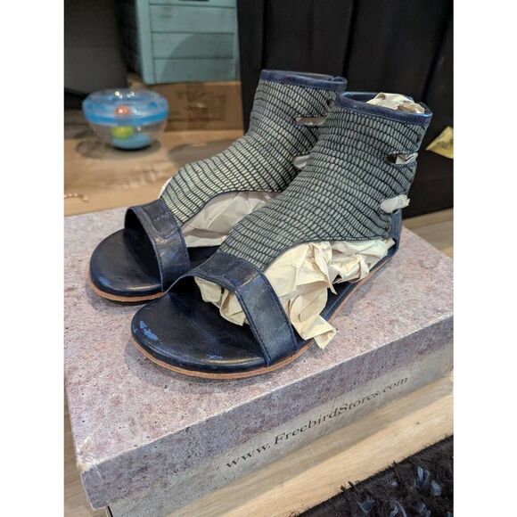 Sz 9 Freebird Devil Sandals in Blue! - Picture 1 of 8